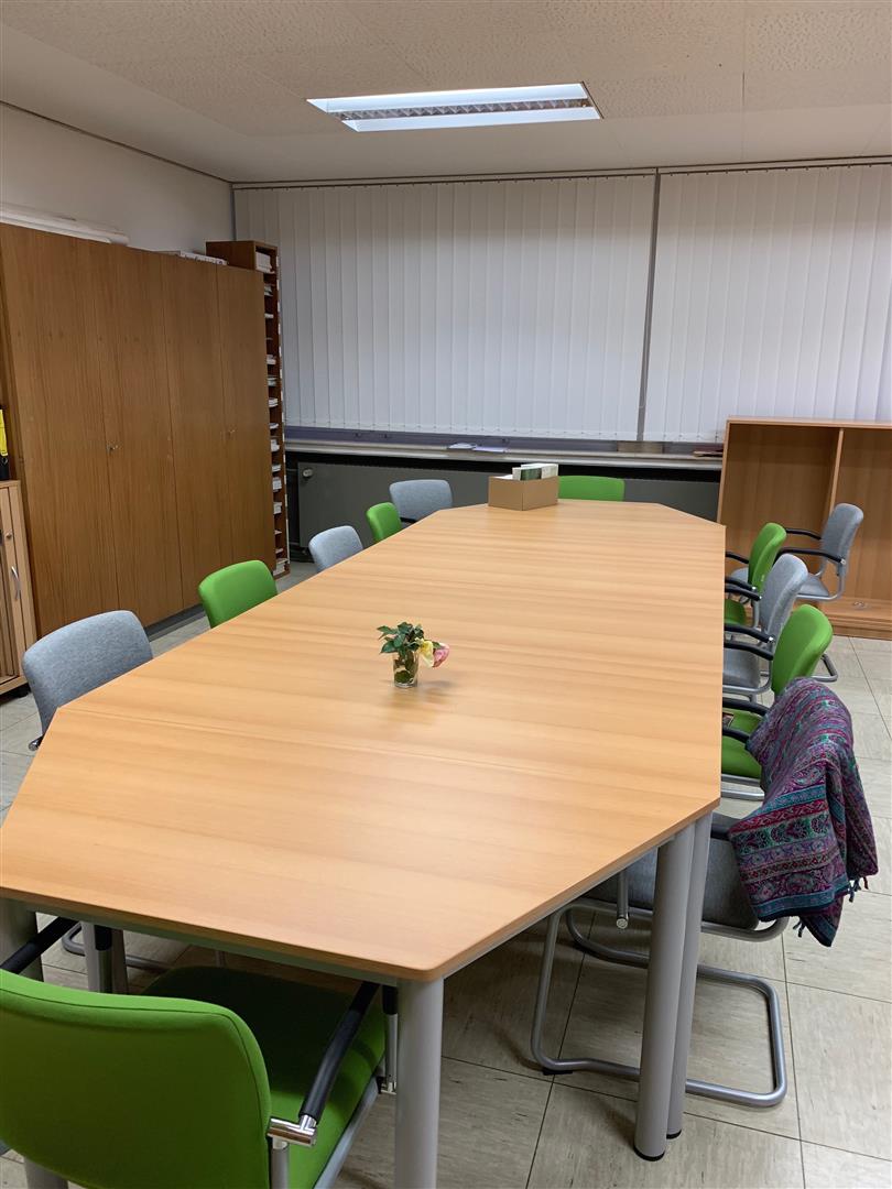 neue Möbel Lehrerzimmer